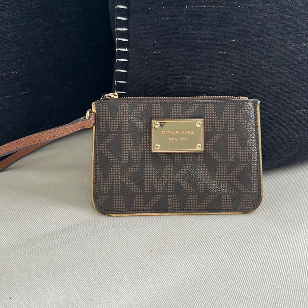 MICHAEL KORS MONOGRAM WRISTLET